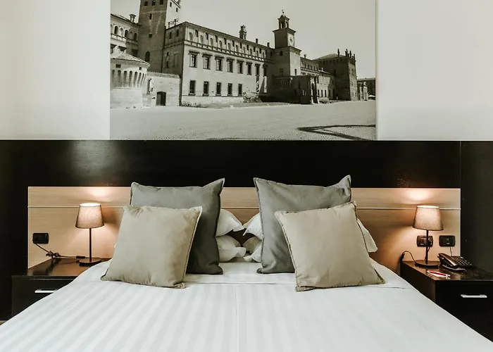 מלון Hotel Carpi קארפי