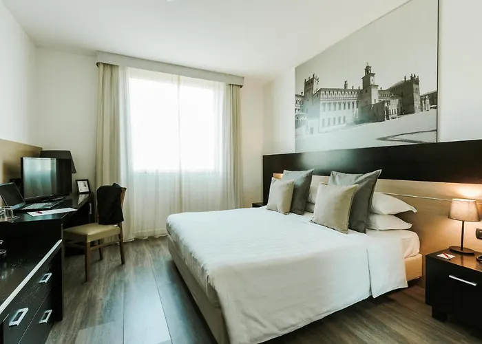 מלון Hotel Carpi קארפי