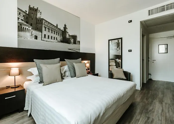 מלון Hotel Carpi 4*