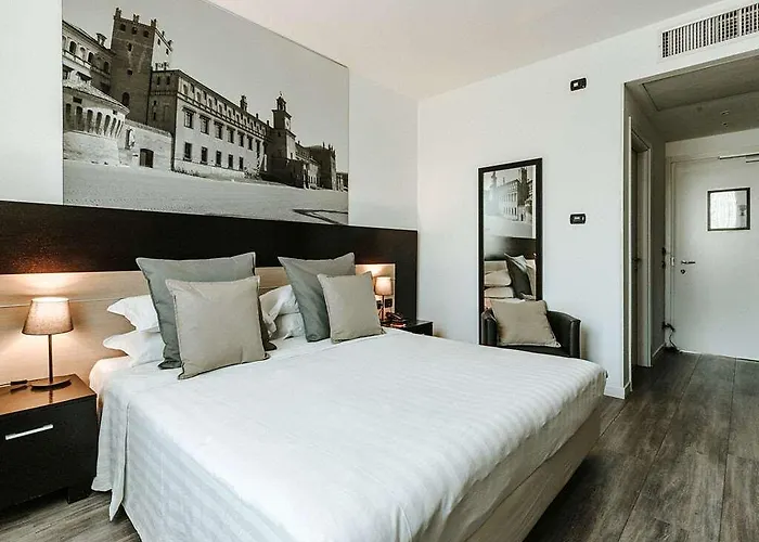 Hotel Carpi מלון