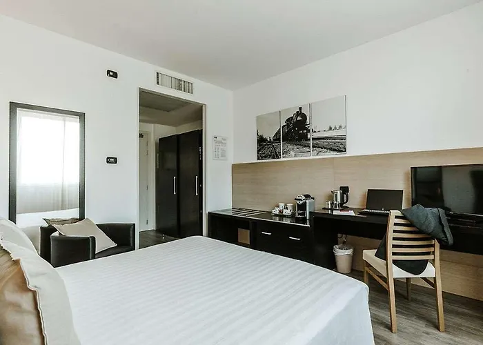 מלון Hotel Carpi