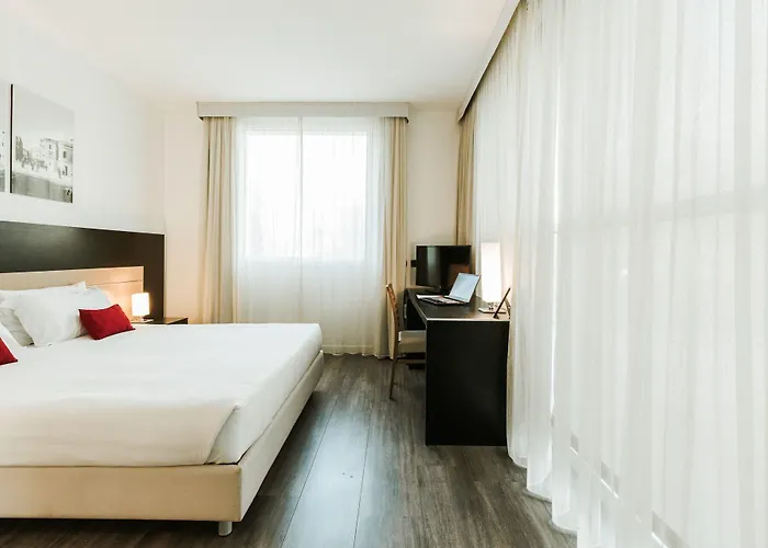 מלון Hotel Carpi קארפי