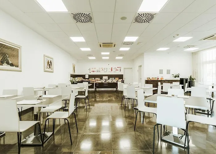 מלון Hotel Carpi 4*