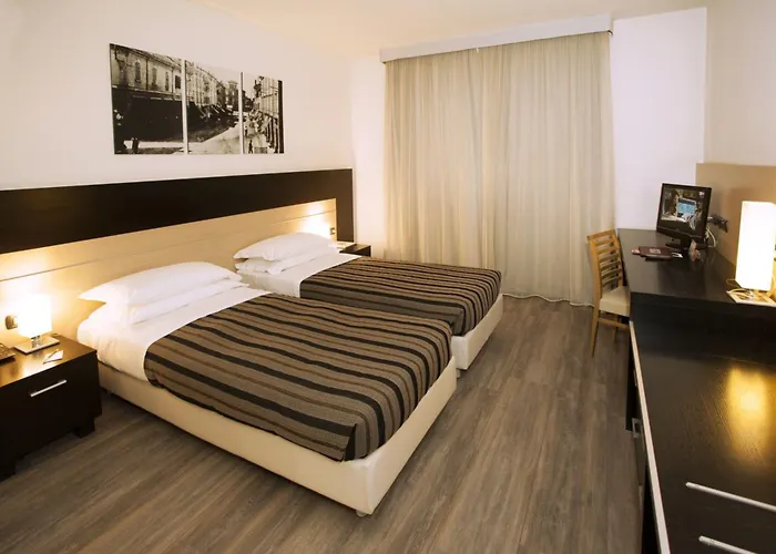 מלון Hotel Carpi 4*