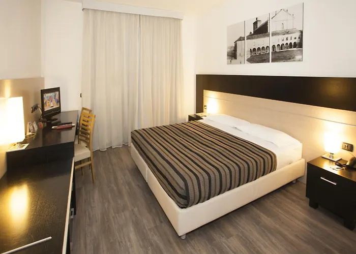 Hotel Carpi מלון